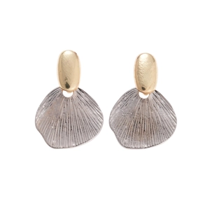 Minimalist geometric oval and fan-shaped metal earrings in gold and silver finish
