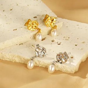 Boucles D'Oreilles Pendantes Plaque Métallique Irrégulière Acier Inoxydable Avec Künstliche Perle De Coquille Élégante Femmes