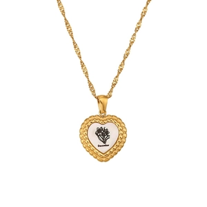 Collier cœur plaqué or 18 carats avec fleur de naissance de décembre sur nacre blanche