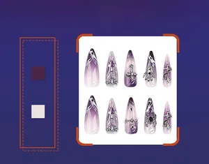 Macro di 10 unghie a stiletto con sfumatura viola e decorazioni metalliche gotiche 3D