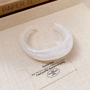 Minimalist marble pattern resin open bangle bracelet with elegant white cloudy texture