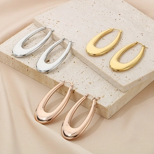 U-shaped hollow earrings in polished gold, silver and rose gold steel finishes