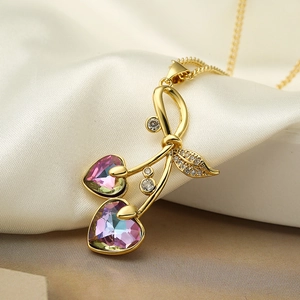 Goud vergulde kersenhanger ketting met hartvormige verloopkristallen en zirkonen