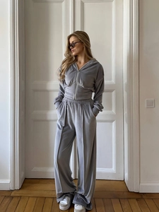 Ensemble de survêtement gris en velours pour femme avec sweat à capuche et pantalon