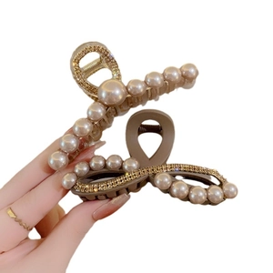 Pinze per capelli in acrilico marrone con perle e strass per acconciature eleganti