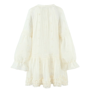 Robe blanche élégante à manches longues avec manches bouffantes et ourlet volanté