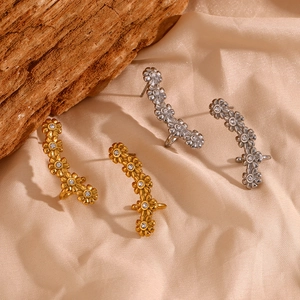 Detail of flower ear cuffs with cubic zirconia in gold and silver plating