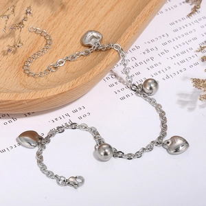 Bracelet de cheville en acier inoxydable avec pendentifs cœur et perles sur bois