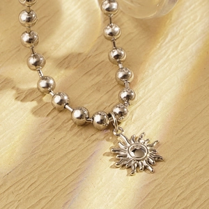 Collana vintage a sfere d'argento con ciondolo a sole e cristallo centrale