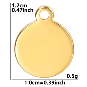 Detailed macro view showing dimensions and weight of a gold stainless steel round charm