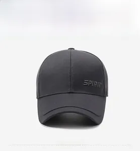 Détail d'une casquette grise montrant la broderie SPIRIT 3D et la texture en coton