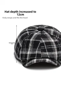 Dettaglio cappello newsboy a quadri con corona profonda 12 cm e trama in lana