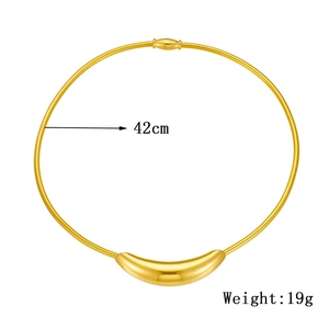 Minimalist gold titanium steel necklace with curved pendant, 42cm length and 19g weight