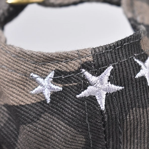 Casquette de baseball camouflage délavée avec étoiles blanches brodées et boucle