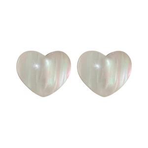 Iridescent heart earrings with pearl luster and silver needles in a minimal design