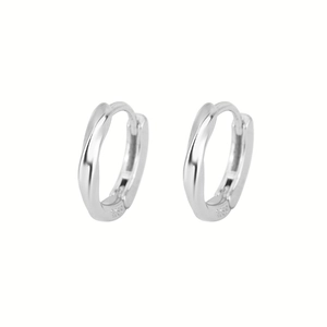 Créoles élégantes en argent sterling 925 avec un design minimaliste de vague torsadée