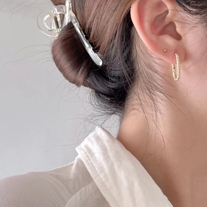 Minimalist 925 sterling silver golden twisted rope U-shaped hoop earrings on model