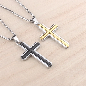 Pendentifs croix minimalistes en acier inoxydable noir et doré sur chaînes argentées