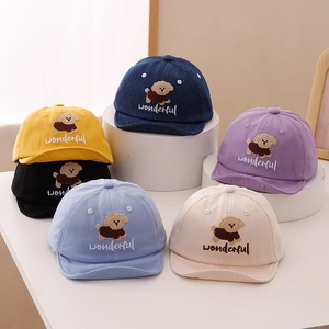 Casquettes de baseball enfant avec écusson chien et broderie 'Wonderful' en six tons