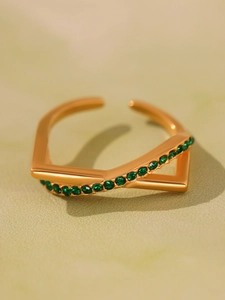 Detailed view of adjustable golden V-shaped ring with green pavé zircon crystals