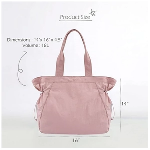 Bolso tote rosa impermeable de 18L mostrando dimensiones de 14 x 16 x 4,5 pulgadas