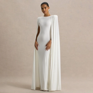 Elegante abito bianco plissettato dal taglio aderente con design a mantella per serate
