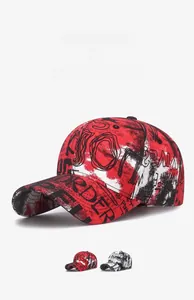 Détail de la casquette en coton avec imprimé graffiti rouge, noir, blanc et lettrage ORDER