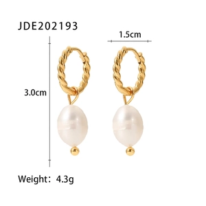 Detail view of 18K gold-plated twisted hoop earrings with elegant pearl pendants and dimensions