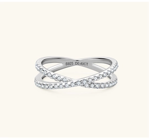 Close-up of S925 sterling silver stamp and 0.40CT engraving inside the criss-cross ring