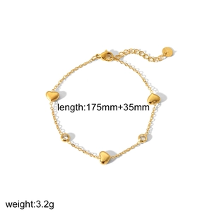 Bracelet coeur doré avec charmes en zircone et fermoir réglable en or 18 carats