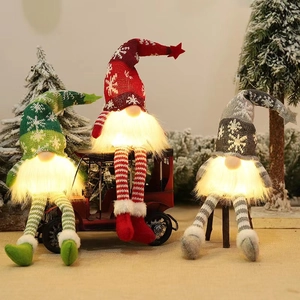Tre gnomi di Natale luminosi con barbe a LED in rosso verde e grigio decori festivi