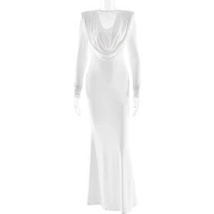 Robe blanche élégante à manches longues avec col bénitier et coupe sirène amincissante