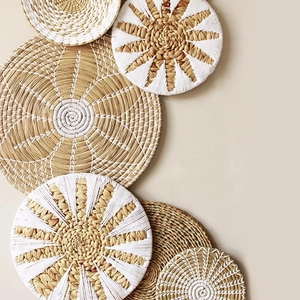 Handgewebtes Rattan-Wanddekorations-Set mit Sonnenmuster für minimalistisches Wohnen
