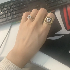 Vintage brass gold-plated rings with enamel pearl flowers on hand for women