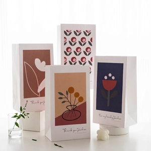 Floral White Cardboard Gift Paper Bags And Sealing Stickers For Teacher Appreciation Graduation Party Ins Style