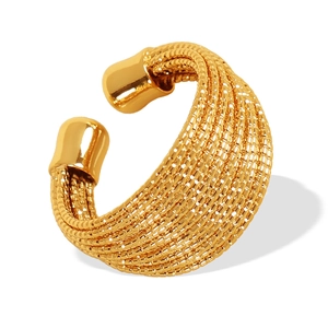 Eleganter goldener Ring mit gewebter Textur und mehrschichtigem offenem Design