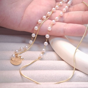 Elegant double-layered gold snake chain and pearl necklace with round flat pendant