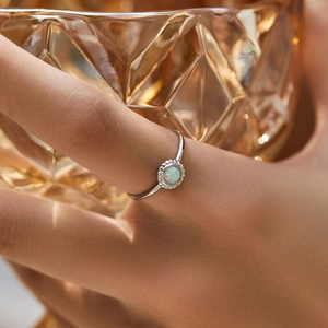 Vintage s925 silver sunflower ring with iridescent opal gemstone worn by a woman