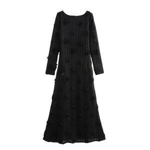 Robe longue noire élégante avec manches longues et appliques de roses 3D en tulle