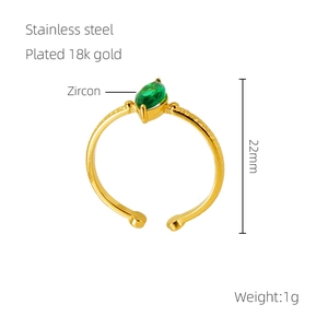 Anillo de acero inoxidable chapado en oro 18k con circón verde talla marquesa