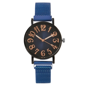 Montre à quartz pour femme avec bracelet magnétique bleu et chiffres rose doré