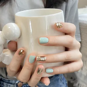 Handgefertigte Spiegeltextur Milchgrün Champagnergold Pailletten Künstliche Nägel Kurz Quadratisch Rund Künstliche Nägel Für Damen Mode Nail Art