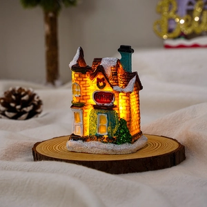 Miniatura casa di Natale luminosa in resina con negozio di giocattoli e luci calde
