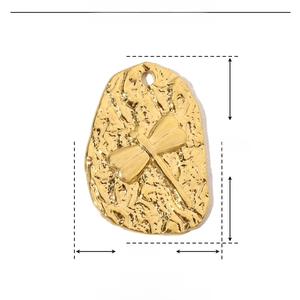 Detailed size chart of gold stainless steel dragonfly pendant showing dimensions and weight