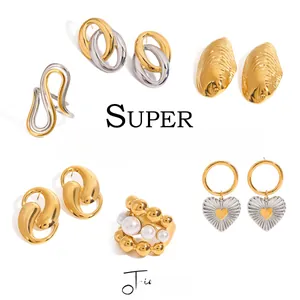 Détails de boucles d'oreilles mixtes dorées et argentées avec perles blanches élégantes