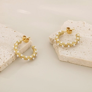 Vintage golden C-shaped stainless steel earrings with hammer texture and white pearls