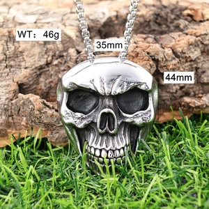 Polished pirate skull pendant detail with 44mm height and 35mm width dimensions