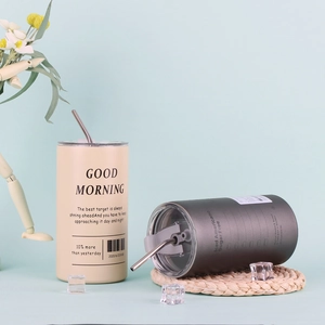 Insulated stainless steel 600ml tumblers with lids and straws in cream and grey