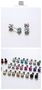 Dettaglio di orecchini in zircone multicolore con chiusure a vite di sicurezza