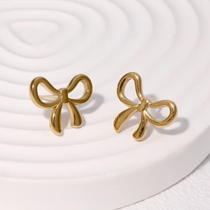 Minimalistische goldene Schleifen-Ohrstecker aus poliertem Edelstahl für Damen